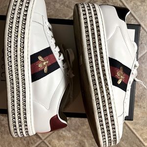 Gucci Sneaker size 7 like new
